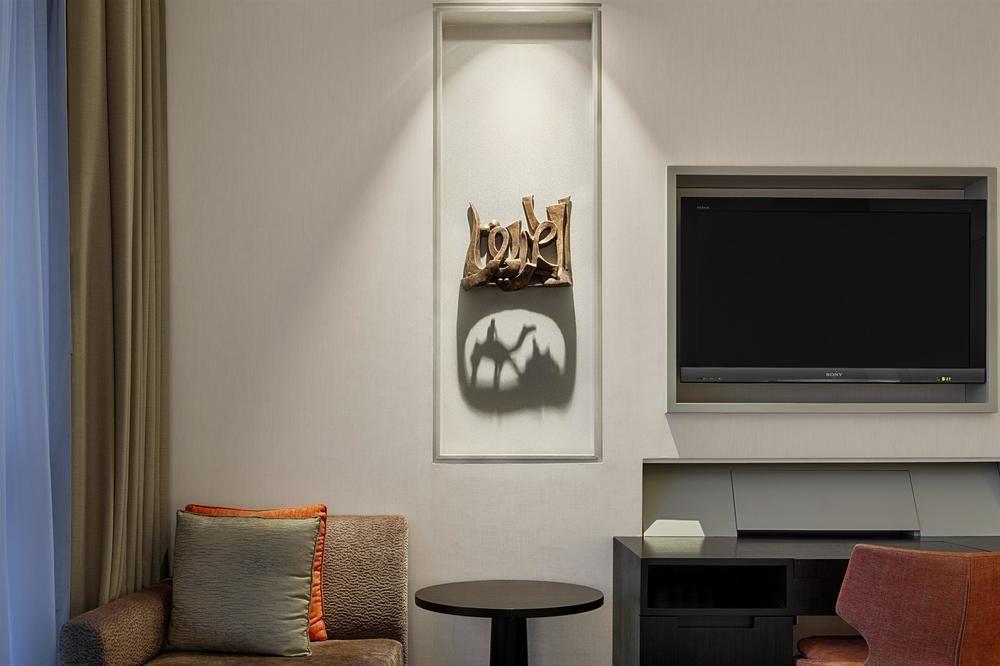 เลอ เมริเดียน ซิตี้เซ็นเตอร์ บาห์เรน Hotel มานามา ภายนอก รูปภาพ A wall niche with a sculpture