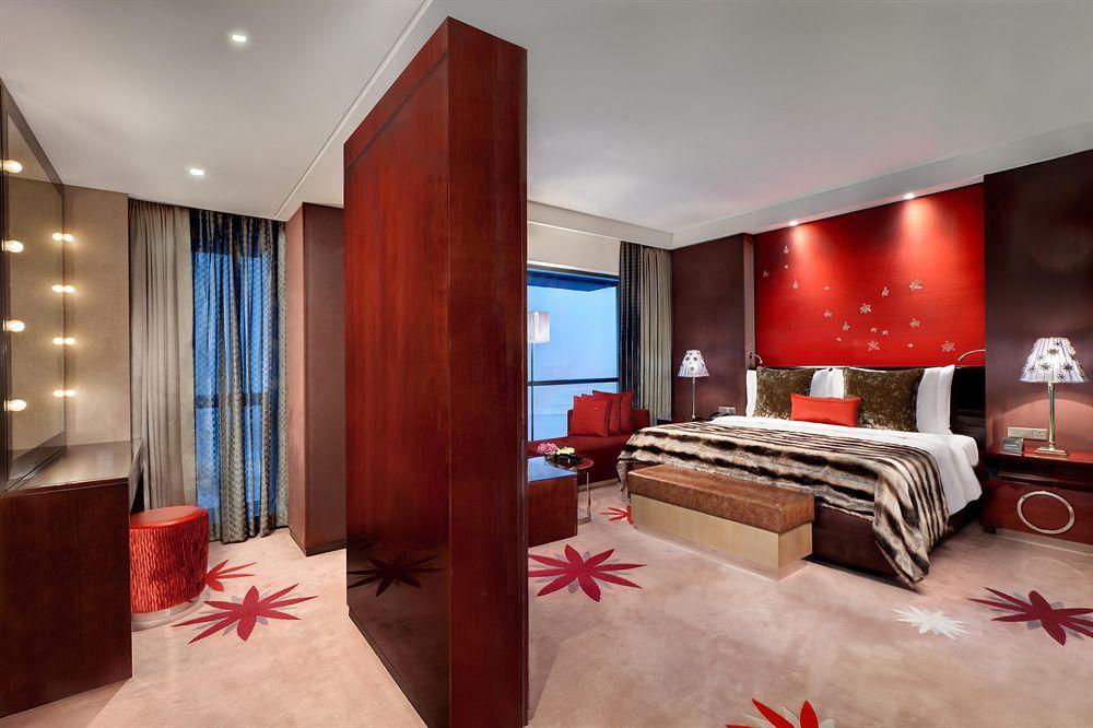เลอ เมริเดียน ซิตี้เซ็นเตอร์ บาห์เรน Hotel มานามา ภายนอก รูปภาพ A bedroom at the hotel