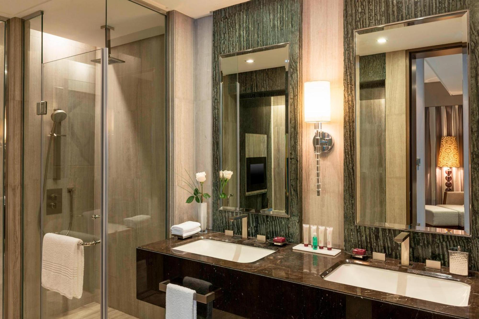 เลอ เมริเดียน ซิตี้เซ็นเตอร์ บาห์เรน Hotel มานามา ภายนอก รูปภาพ Bathroom