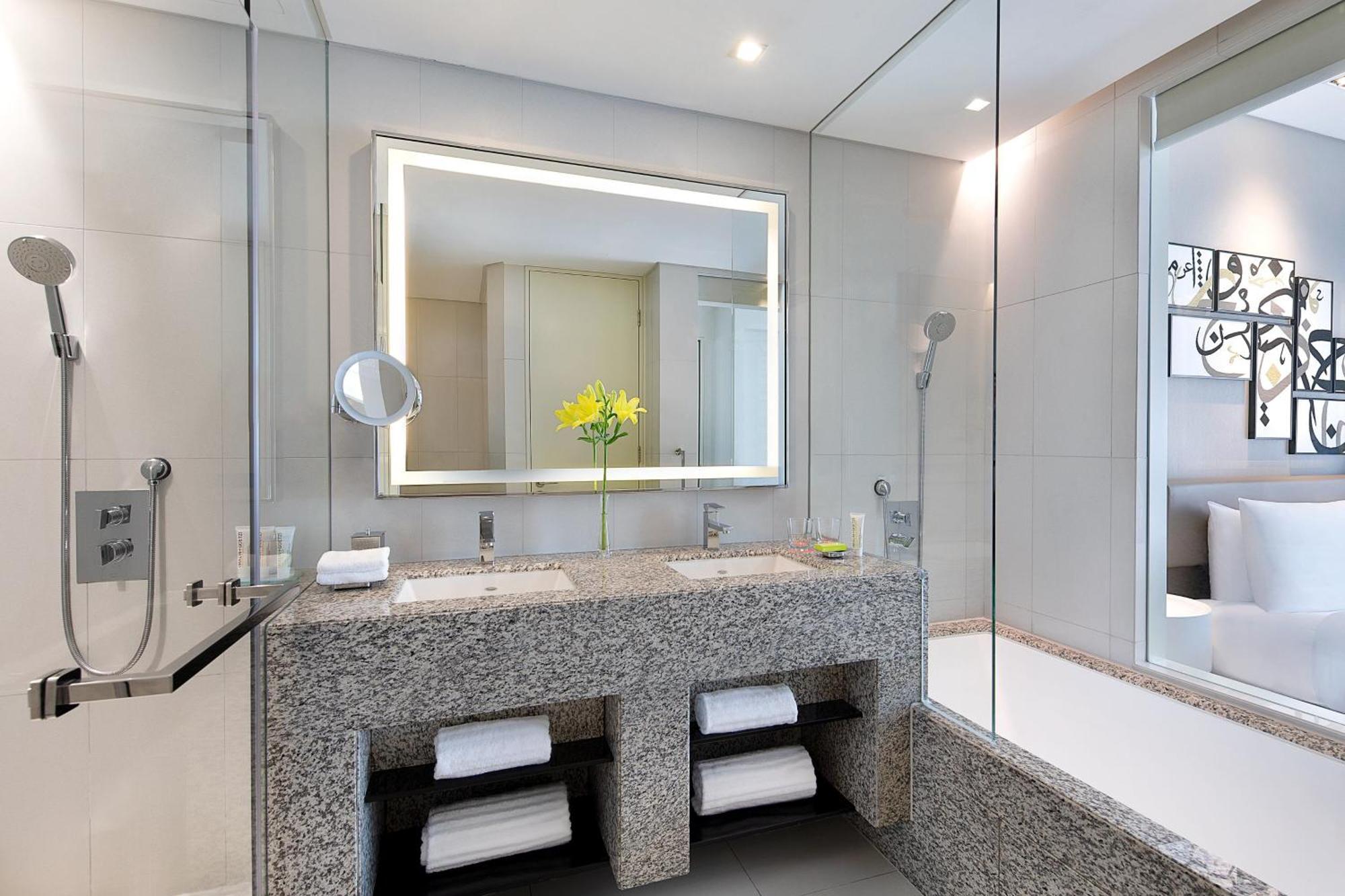 เลอ เมริเดียน ซิตี้เซ็นเตอร์ บาห์เรน Hotel มานามา ภายนอก รูปภาพ Bathroom