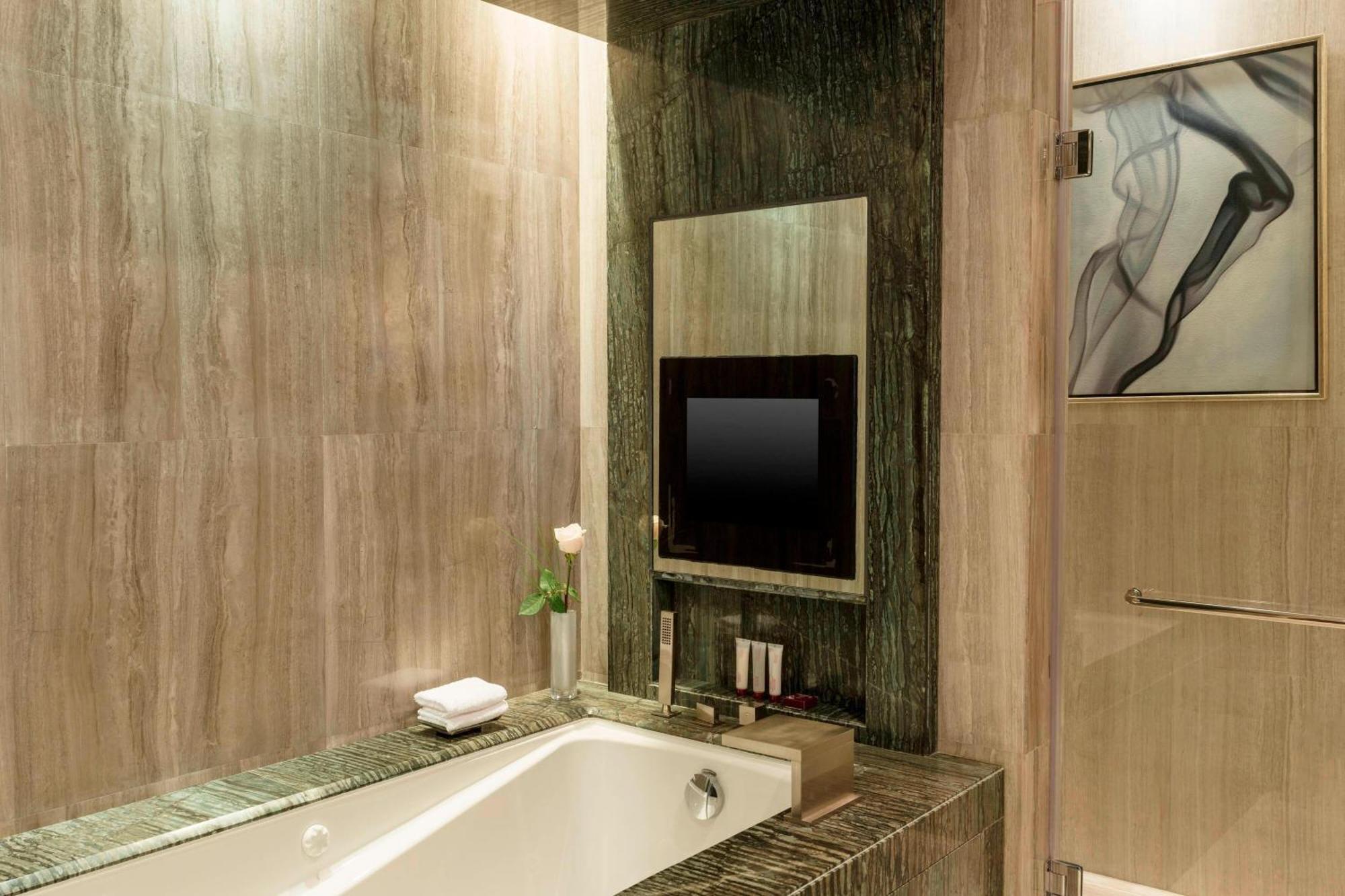 เลอ เมริเดียน ซิตี้เซ็นเตอร์ บาห์เรน Hotel มานามา ภายนอก รูปภาพ Bathroom