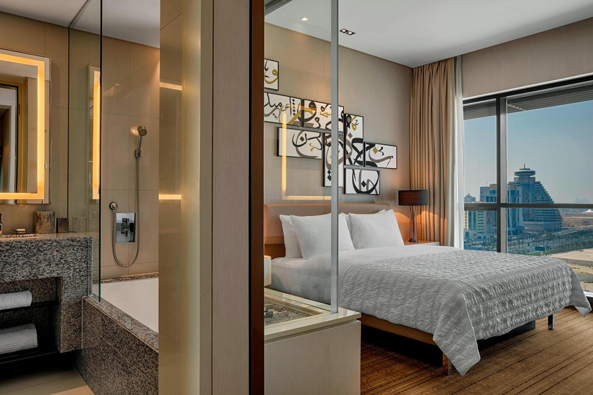 เลอ เมริเดียน ซิตี้เซ็นเตอร์ บาห์เรน Hotel มานามา ภายนอก รูปภาพ A bedroom at the hotel