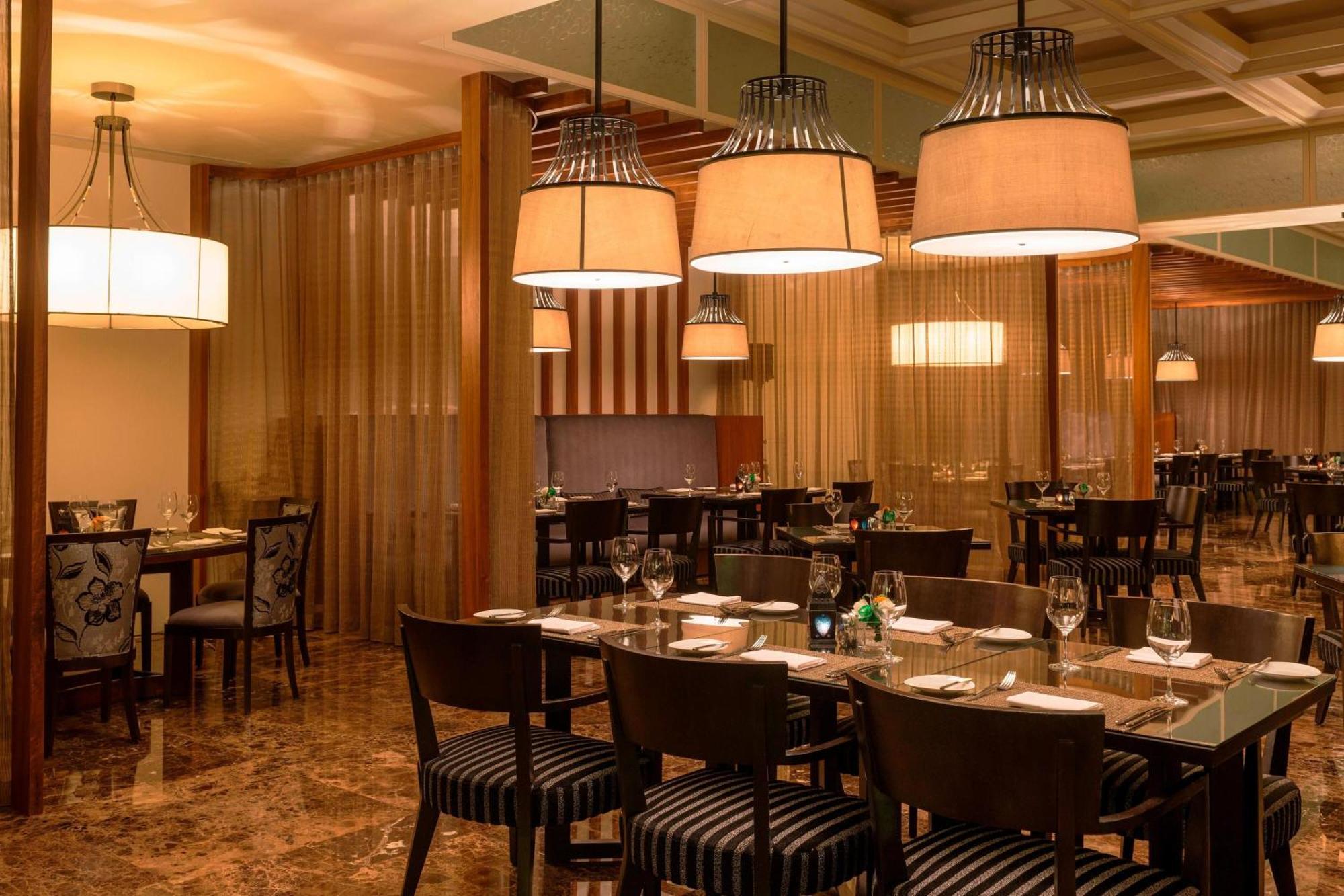 เลอ เมริเดียน ซิตี้เซ็นเตอร์ บาห์เรน Hotel มานามา ภายนอก รูปภาพ The interior of the restaurant
