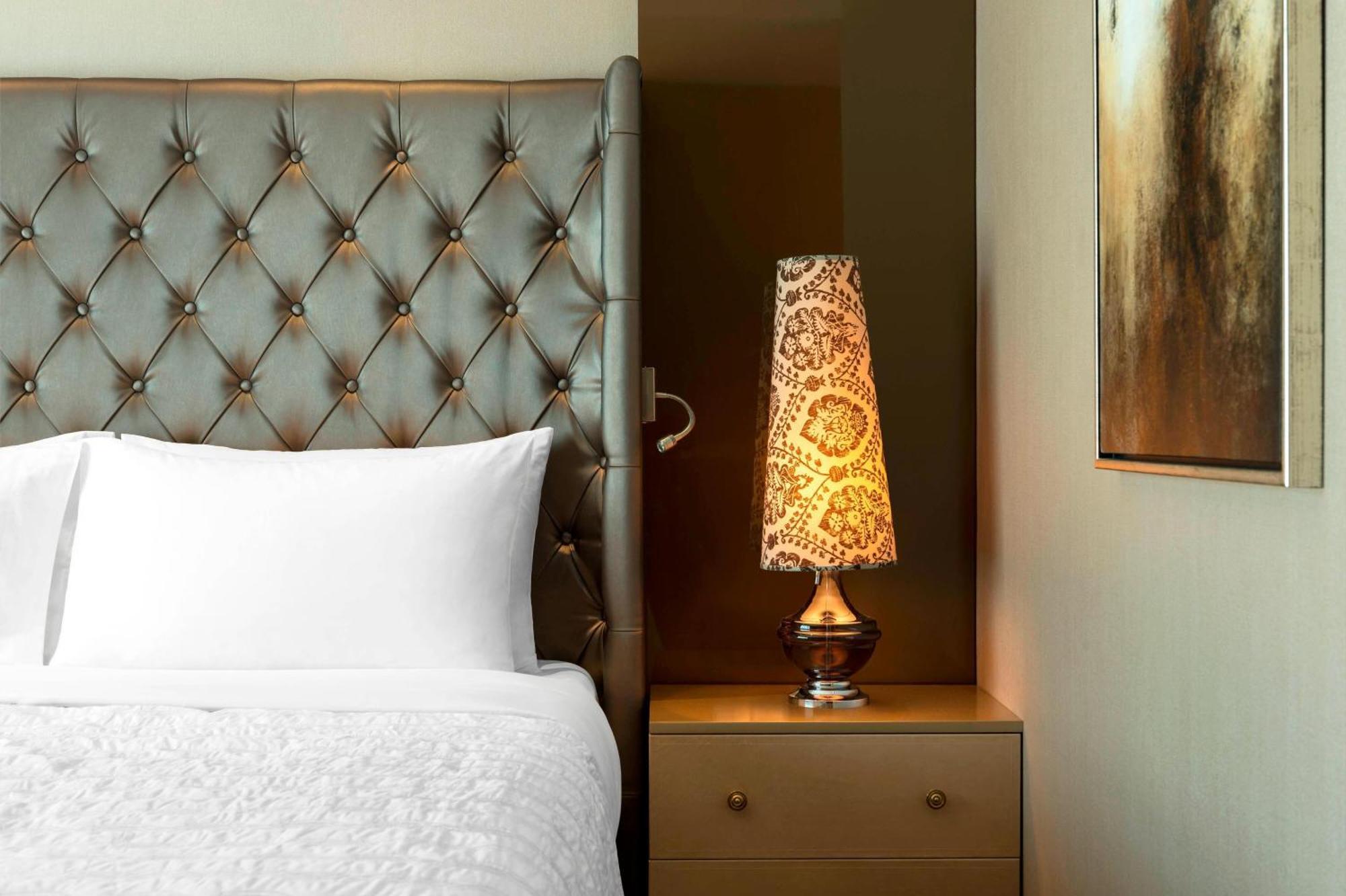 เลอ เมริเดียน ซิตี้เซ็นเตอร์ บาห์เรน Hotel มานามา ภายนอก รูปภาพ A lava lamp