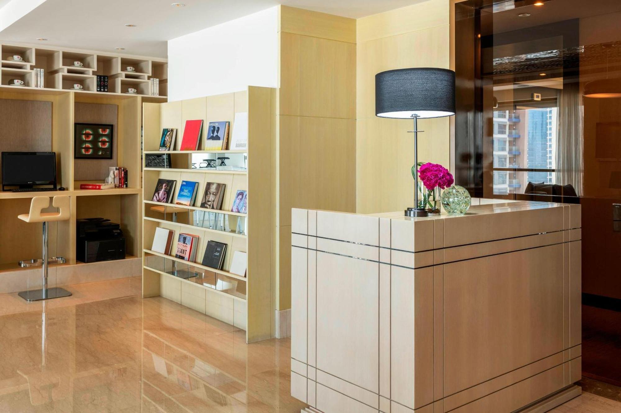เลอ เมริเดียน ซิตี้เซ็นเตอร์ บาห์เรน Hotel มานามา ภายนอก รูปภาพ Reception area