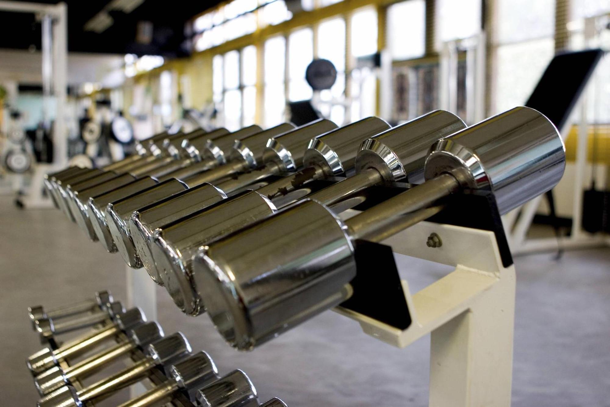 เลอ เมริเดียน ซิตี้เซ็นเตอร์ บาห์เรน Hotel มานามา ภายนอก รูปภาพ A dumbbell rack