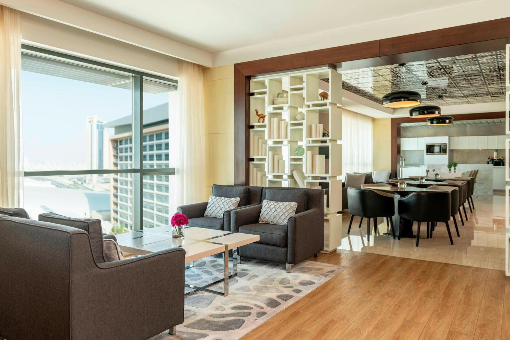 เลอ เมริเดียน ซิตี้เซ็นเตอร์ บาห์เรน Hotel มานามา ภายนอก รูปภาพ Club Lounge at the hotel
